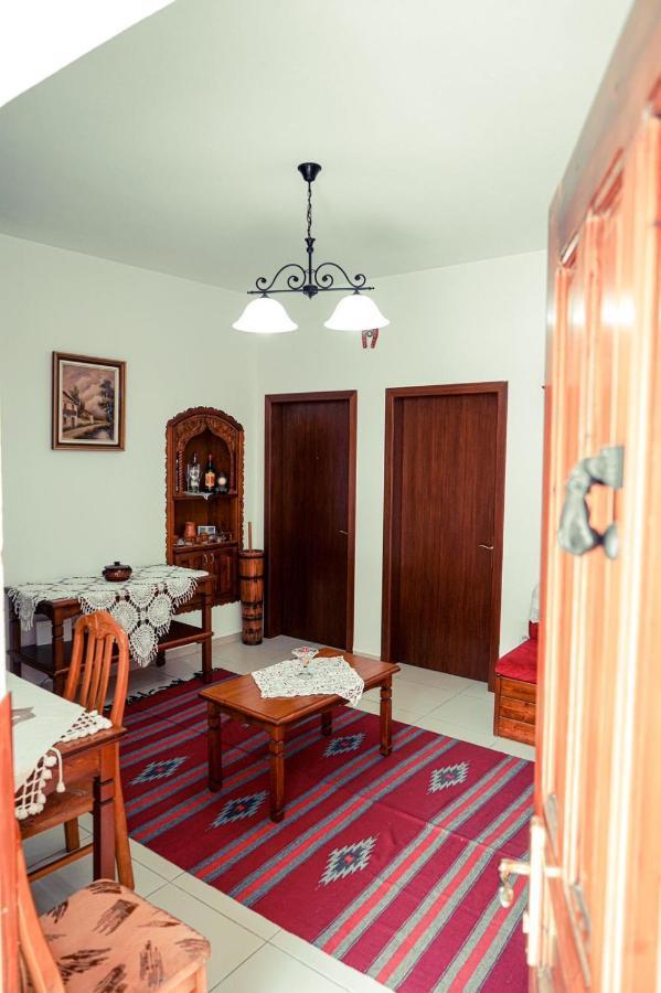 Cico Hostel &Private Room Гирокастра Экстерьер фото
