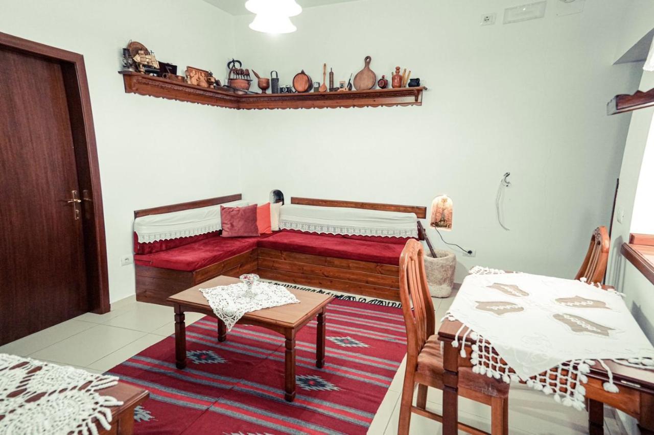 Cico Hostel &Private Room Гирокастра Экстерьер фото