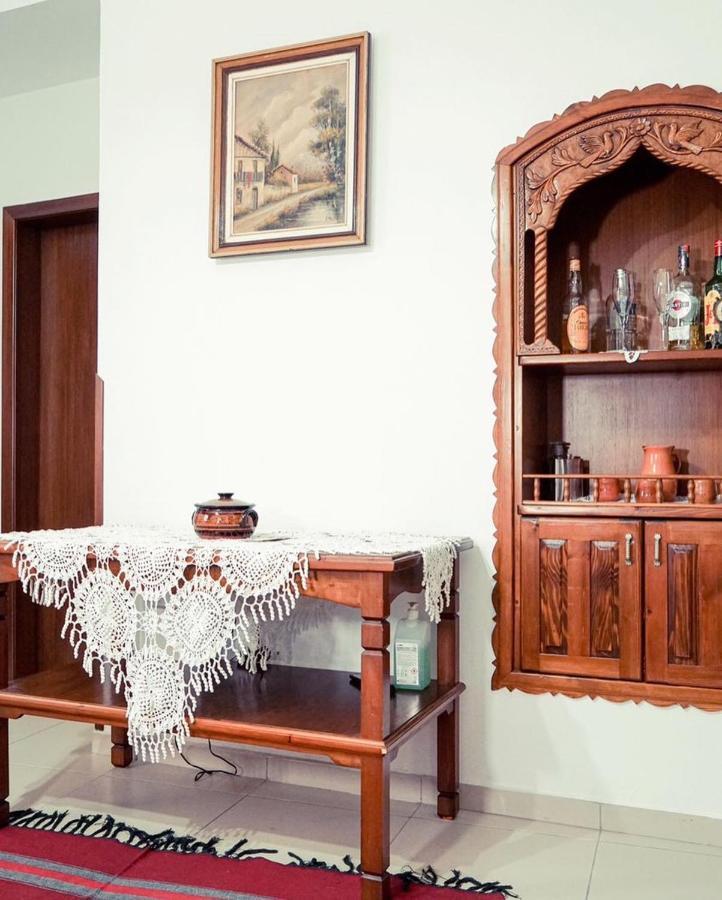 Cico Hostel &Private Room Гирокастра Экстерьер фото
