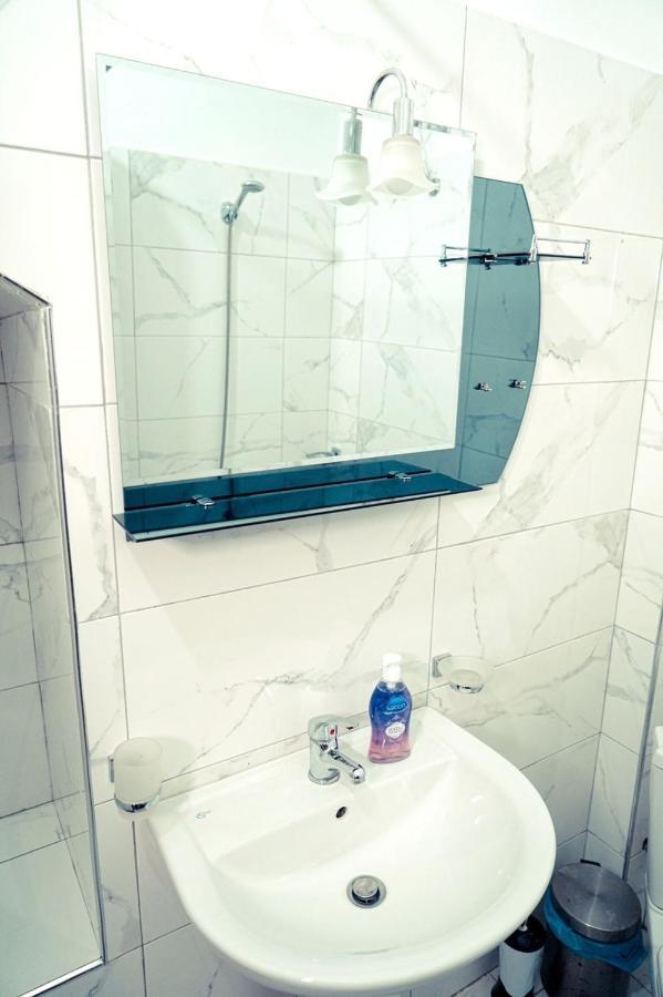 Cico Hostel &Private Room Гирокастра Экстерьер фото