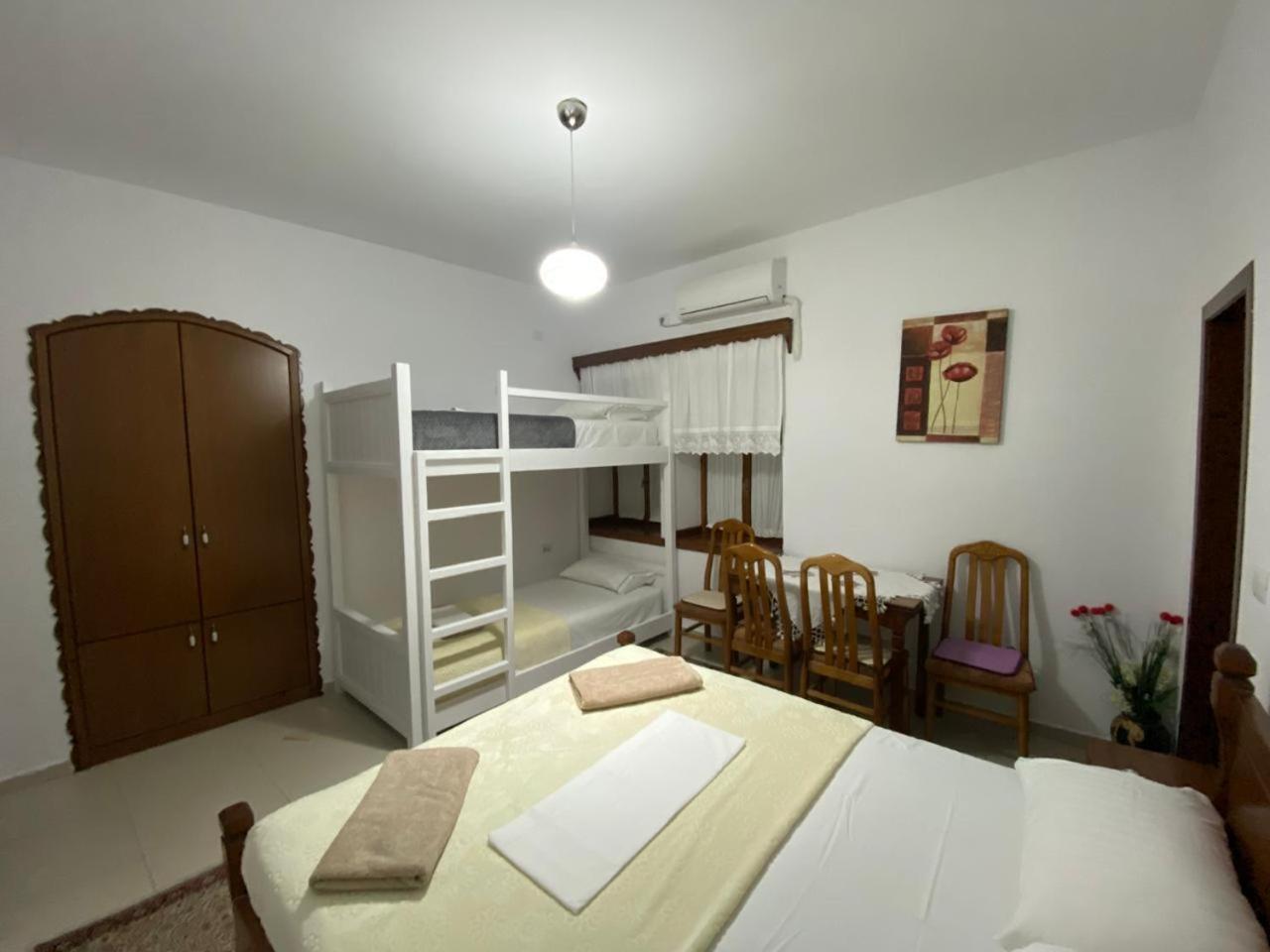 Cico Hostel &Private Room Гирокастра Экстерьер фото