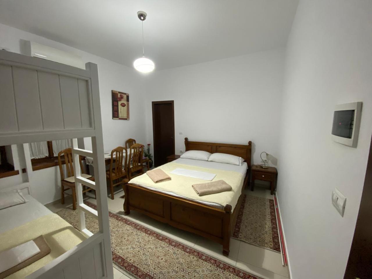 Cico Hostel &Private Room Гирокастра Экстерьер фото