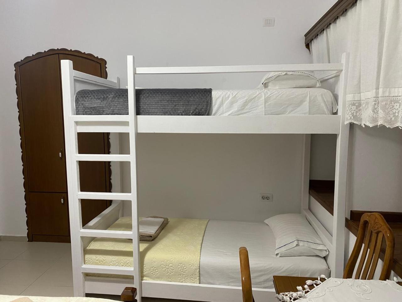 Cico Hostel &Private Room Гирокастра Экстерьер фото